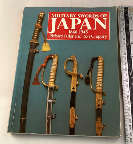 Military Swords of Japan 1868-1945. Richard Fuller . - Yamazakura