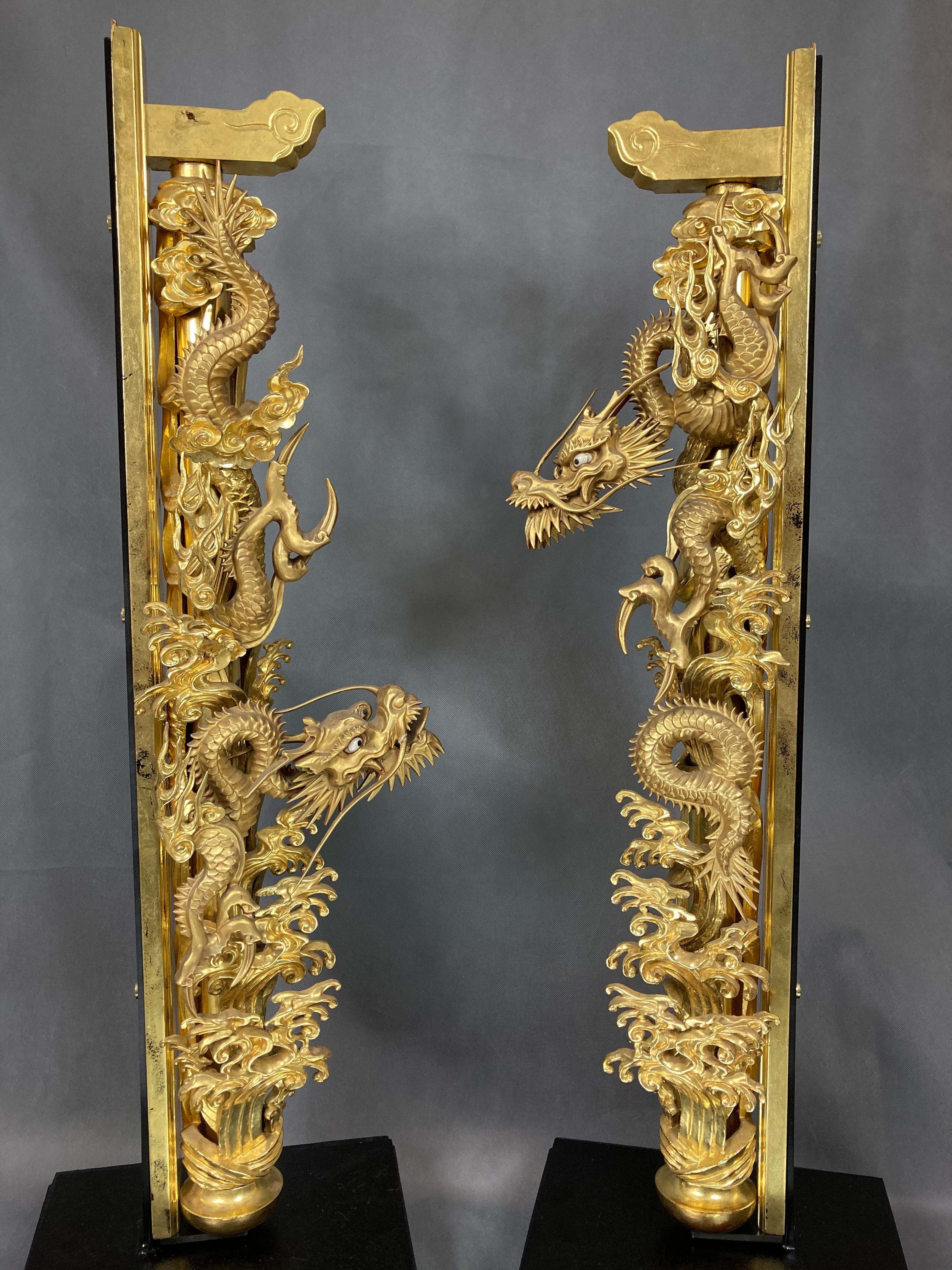 Golden Dragons. Japanese temple . Antique. - Yamazakura