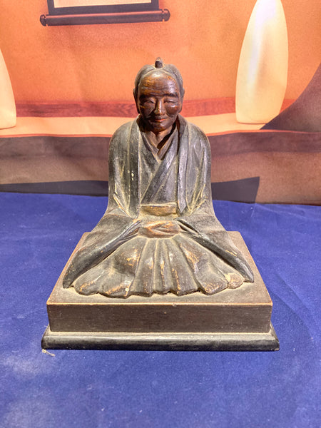 Small carved wood statue of a daimyo. - Yamazakura